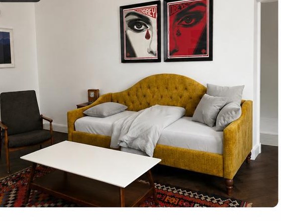 Same living room after RoomMatch with a Bedspoke daybed